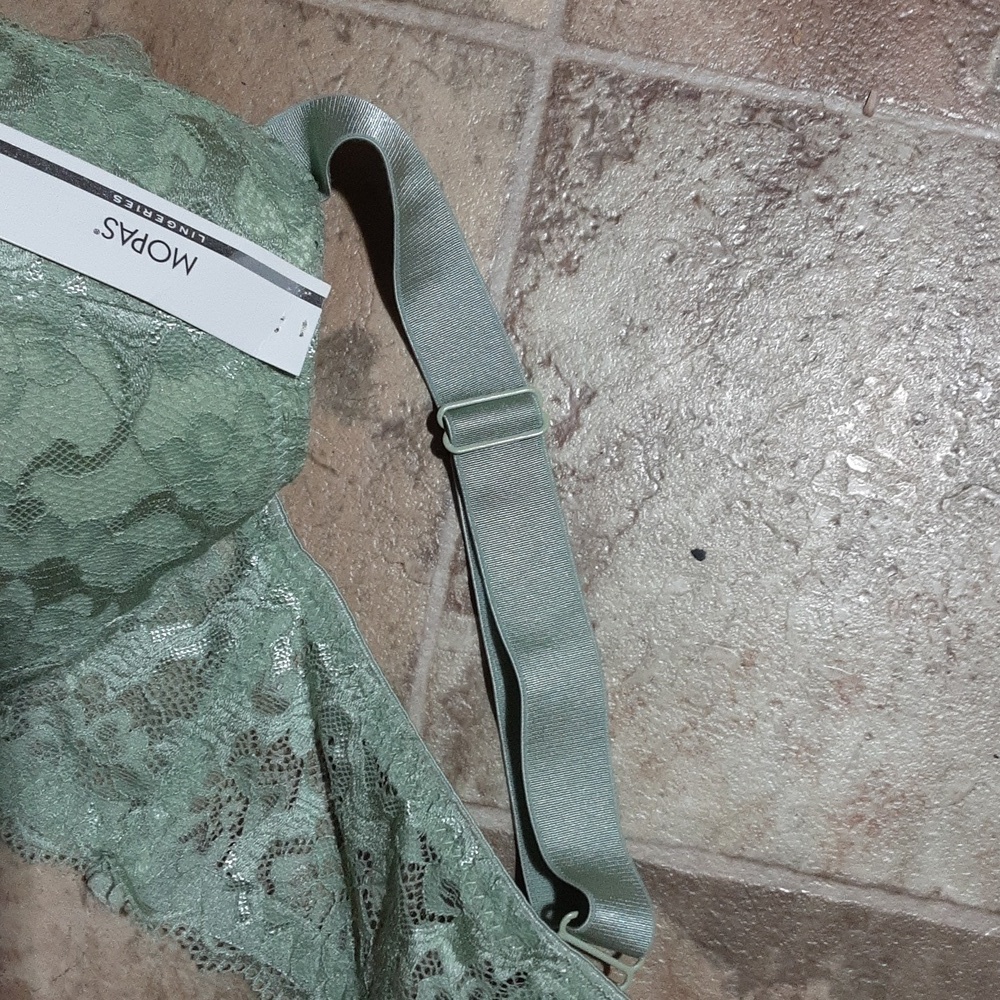 MOPAS Bra Size 44DD Lace Underwire Bra in Mint. It has a detail right cup. - Picture 8 of 9